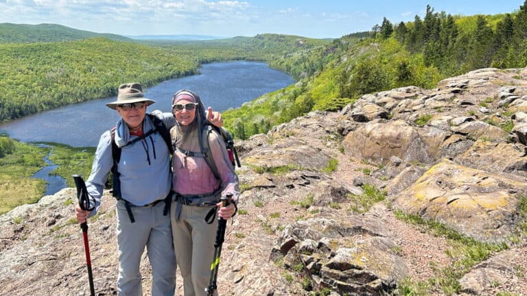 Nous devant le lac nuage (cloud lake) dans le Porcupine Mountains Wilderness State Park